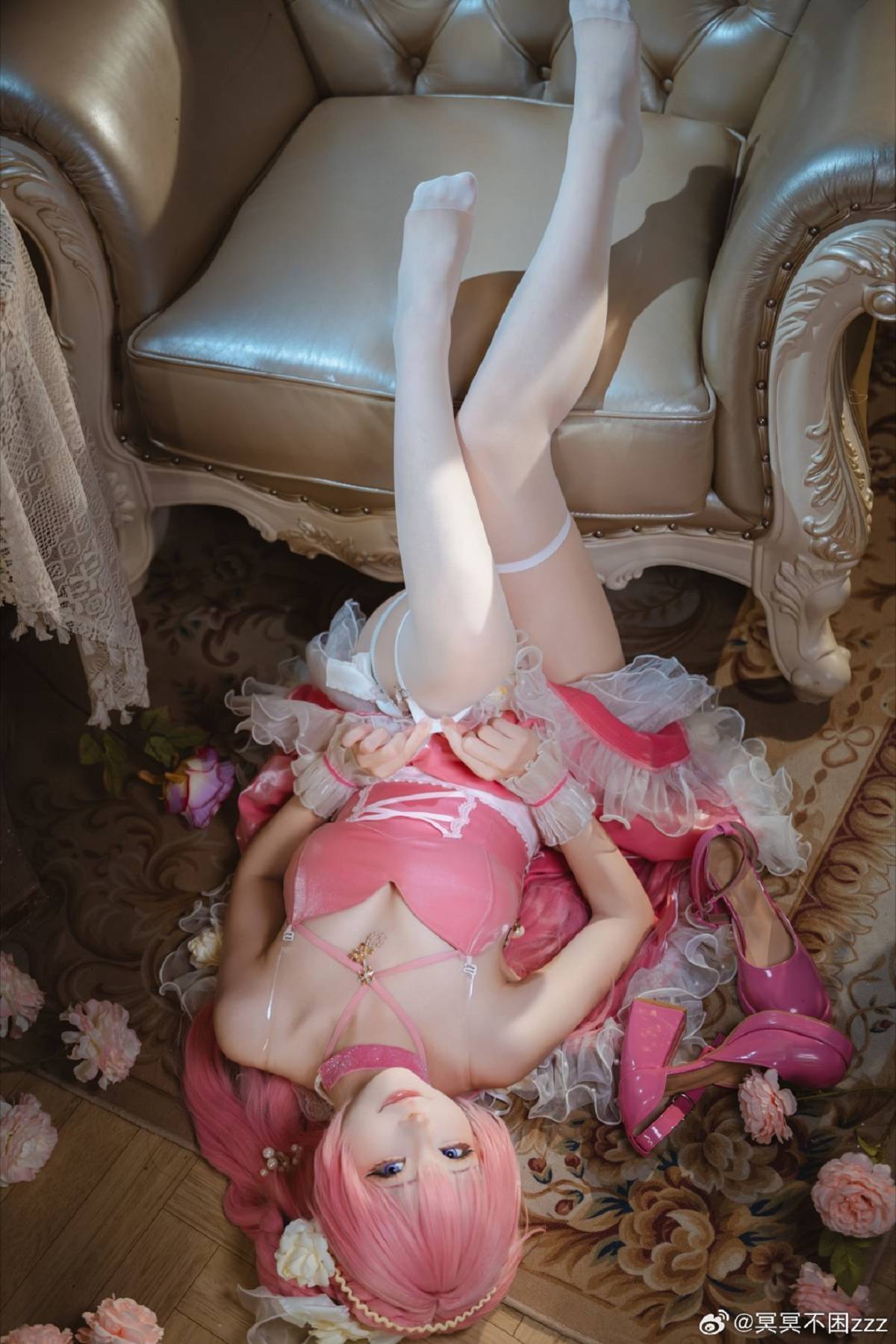 103036v84vsovl5hcgs6jv-1