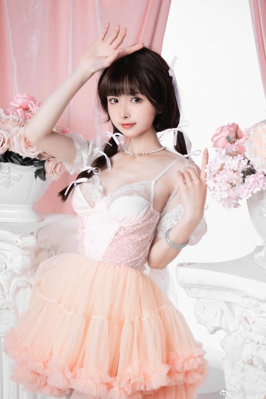 摄影图册｜今天是桃子味?人潮汹涌，你是人间心动 - 二次元星球